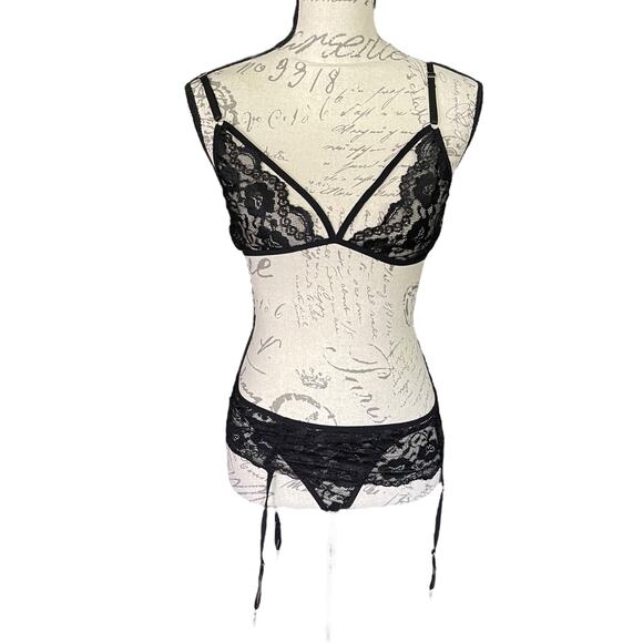 Black Lingerie Bra Panty Garter Belt & Stocking Set Small - Picture 2 of 3